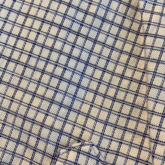 Tommy Hilfiger slim fit dress shirt. - Picture 3 of 3